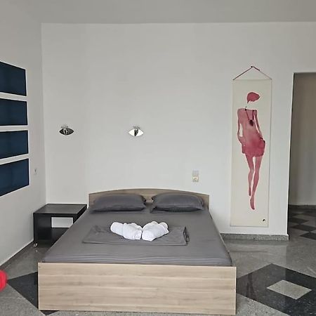 Nice Studio In The Heart Of City Bukarest Exterior foto