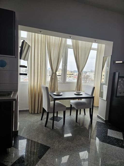 Nice Studio In The Heart Of City Bukarest Exterior foto