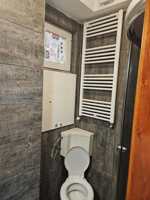 Nice Studio In The Heart Of City Bukarest Exterior foto