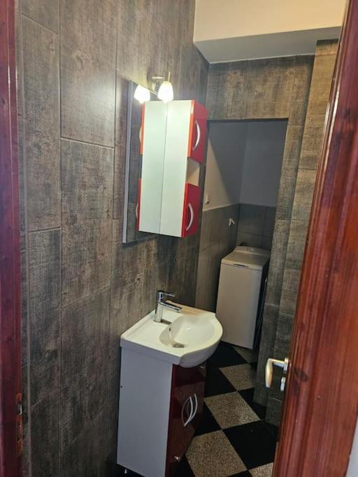 Nice Studio In The Heart Of City Bukarest Exterior foto